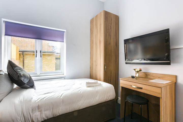 Room 10 of 45