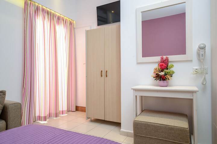 Room 9 of 68