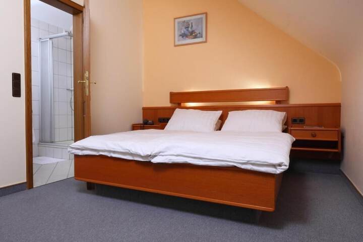 Room 7 of 37