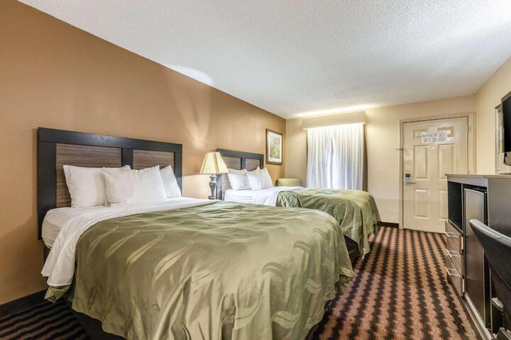 2 Double Beds (10 of 13)