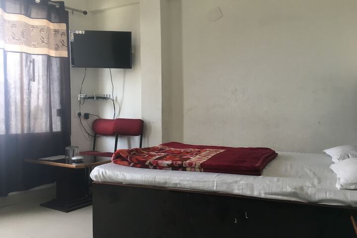 Room 8 of 27