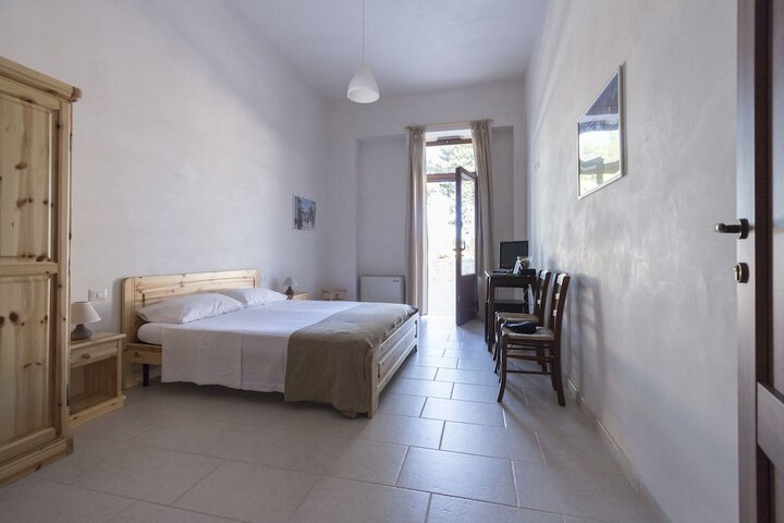Room 15 of 48