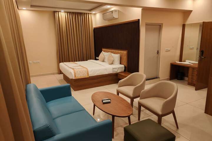 Room 7 of 16
