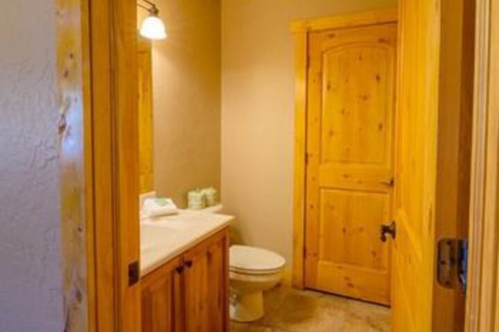 Room 4 of 18
