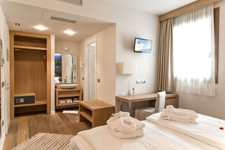 Room 6 of 61