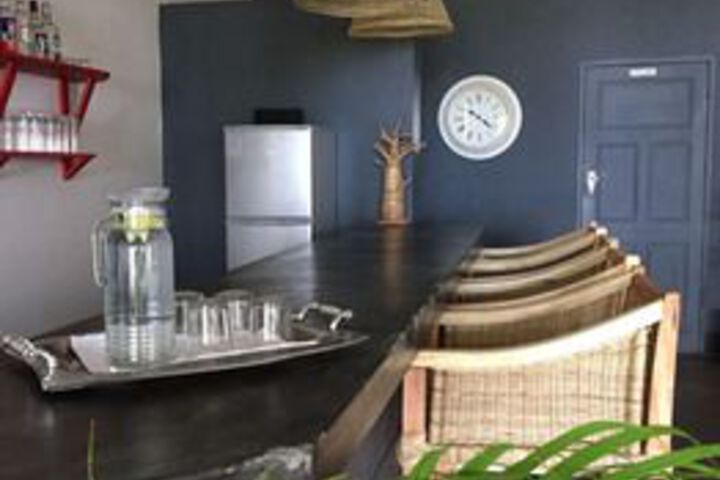 Lounge 6 of 14
