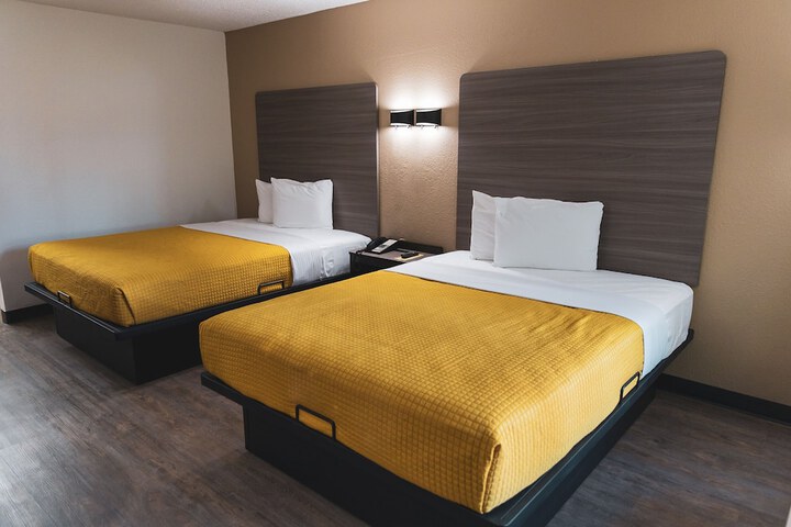 Room 5 of 18