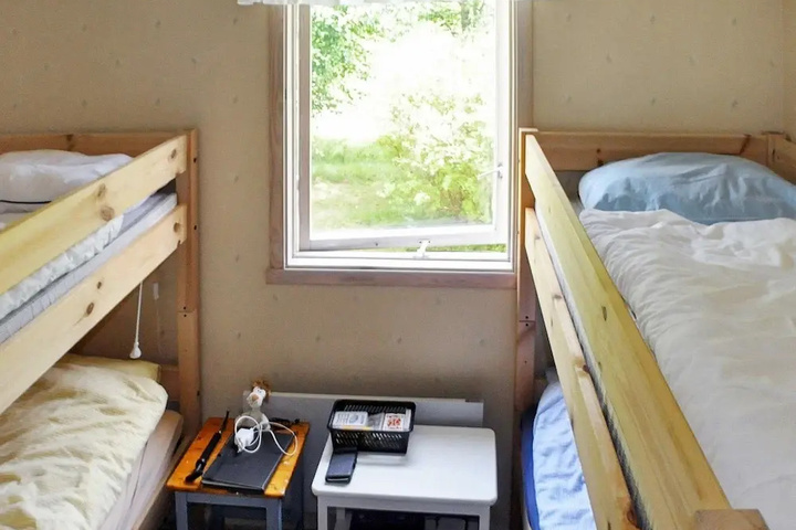 Room 2 of 10