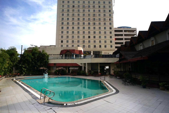 Pools & Facilities