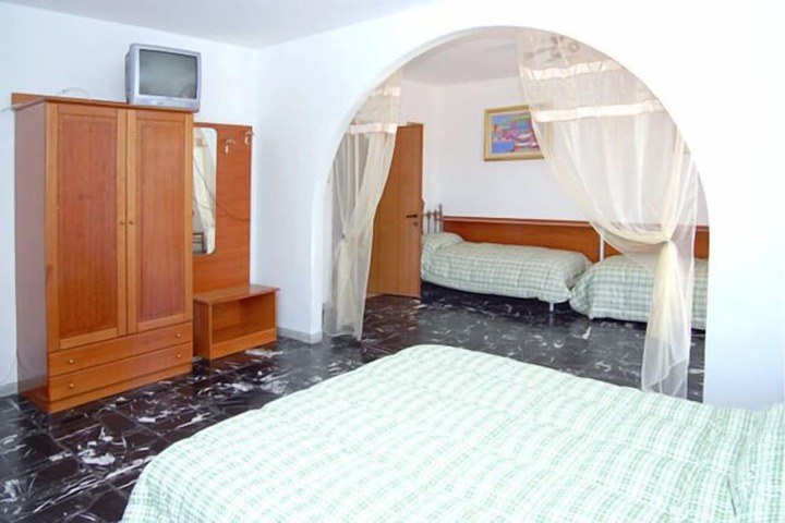 Room 5 of 40
