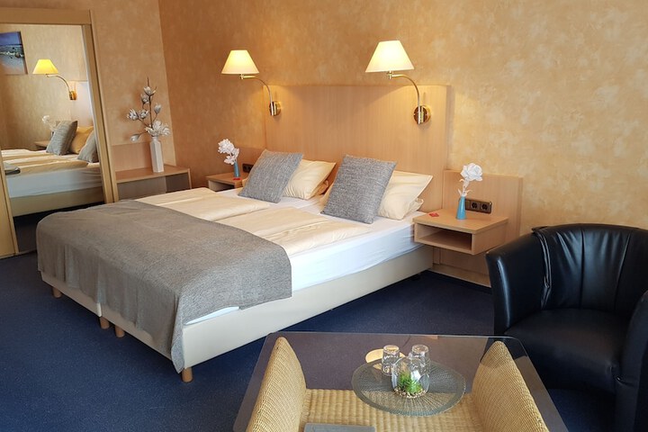 Room 3 of 28
