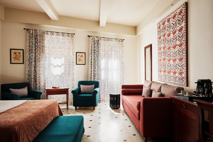 Room 34 of 132