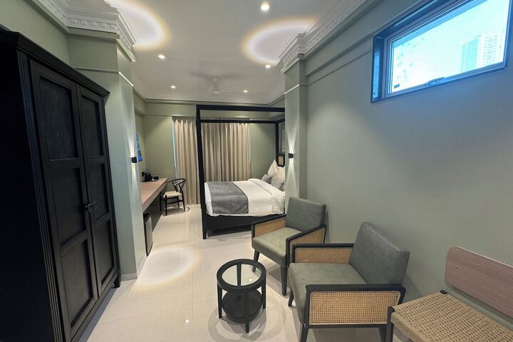 Room 12 of 19
