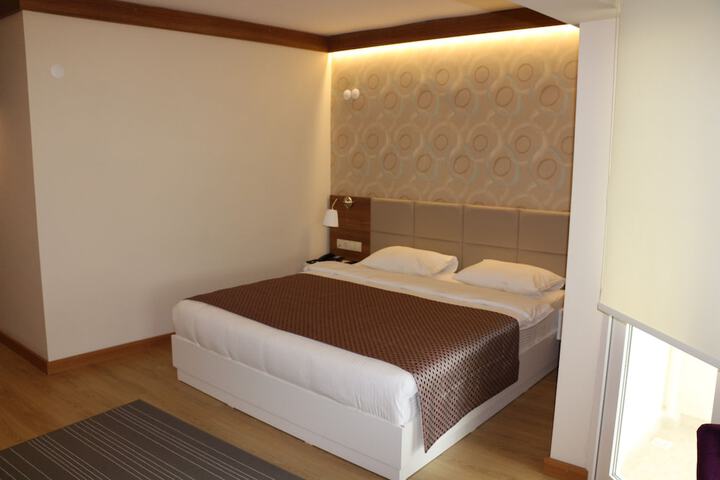 Room 13 of 16