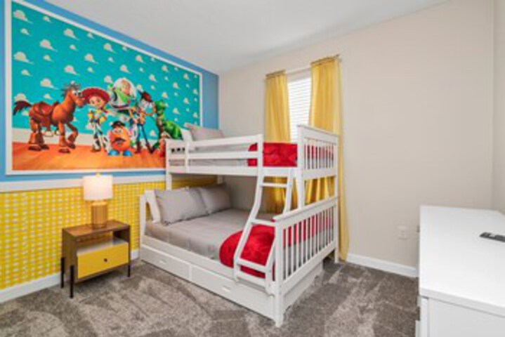 Room 32 of 47