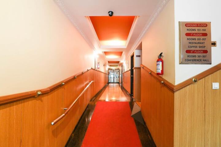 Ballroom/Hall 9 of 11