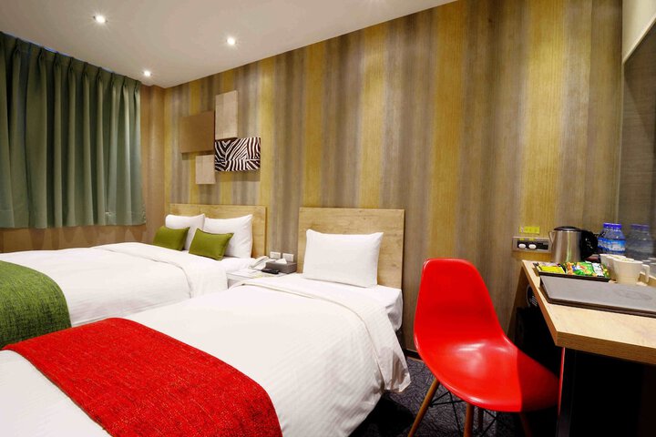 Room 13 of 32