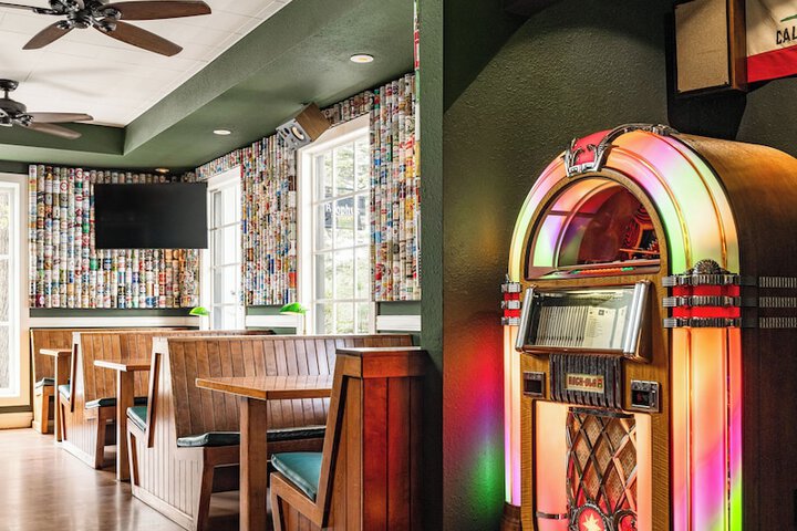 Sports bar