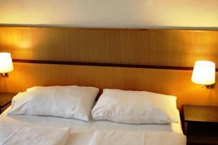 Room 8 of 31
