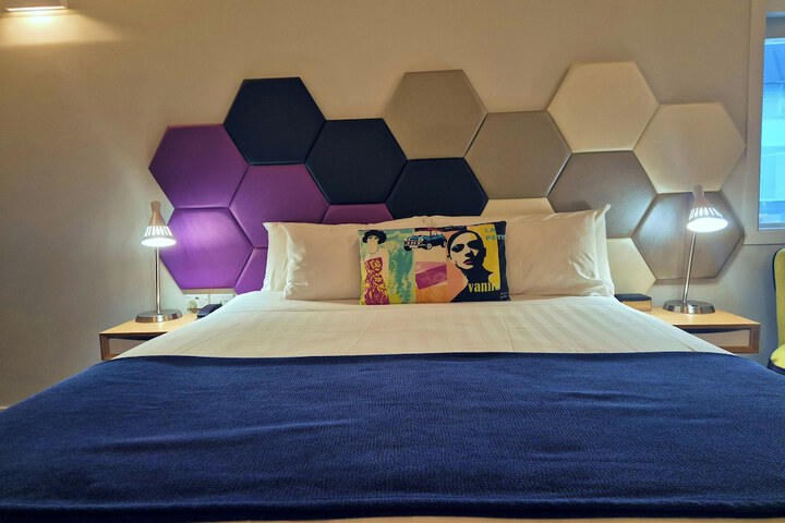 Room 18 of 92