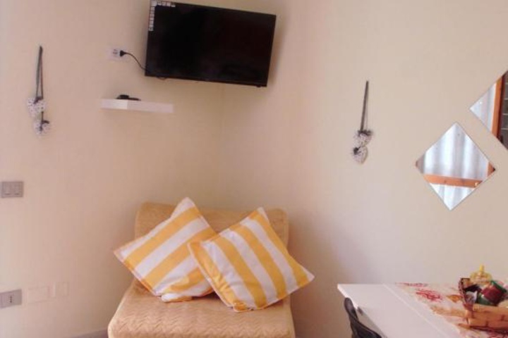 Room 2 of 3