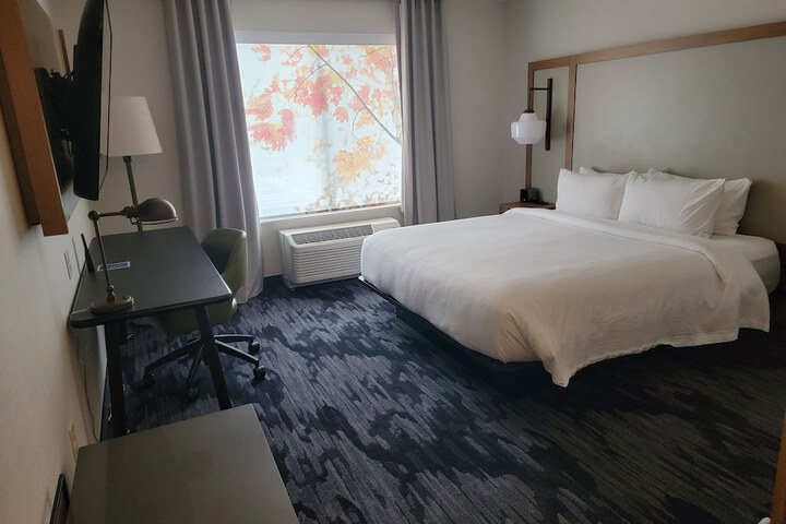 Room 6 of 42