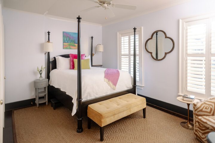 Room 6 of 104
