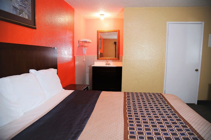 Room 8 of 32