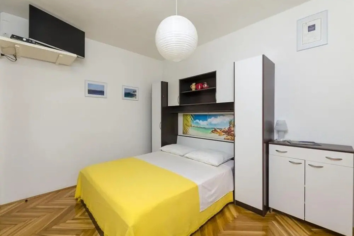 Room 2 of 11
