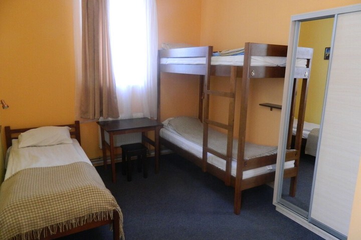 Room 9 of 42