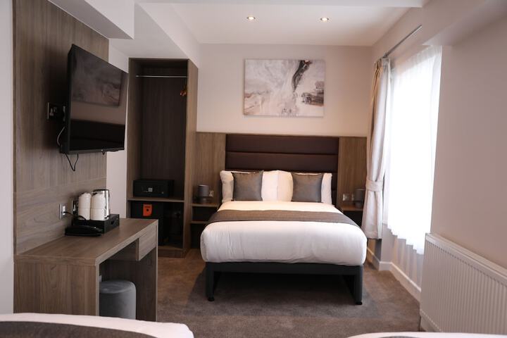 Room 35 of 76
