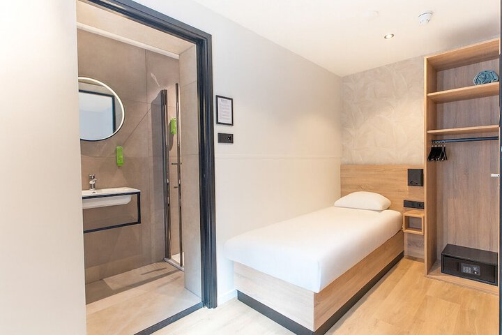 Room 60 of 94
