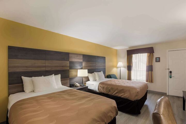 2 Double Beds (16 of 18)