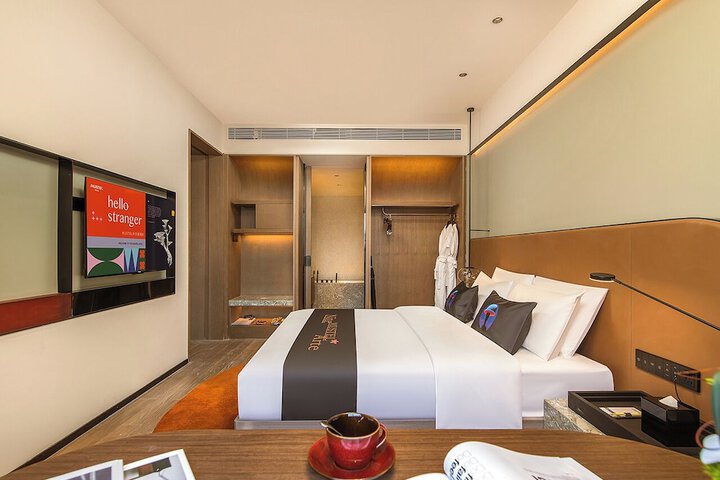 Room 16 of 79