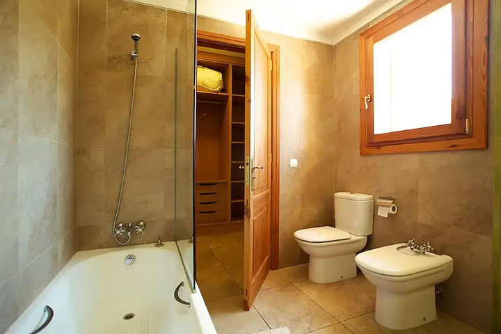 Room 7 of 17