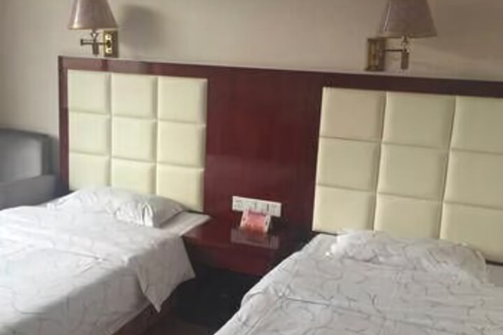 Room 4 of 7
