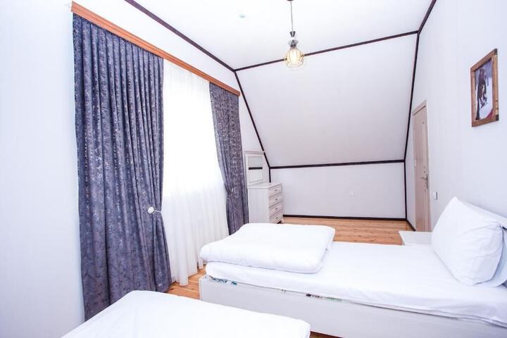 Room 3 of 20