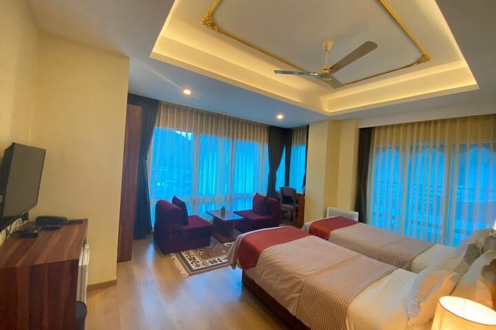 Room 4 of 9