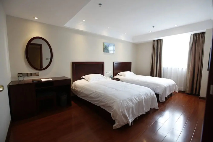 Room 5 of 18