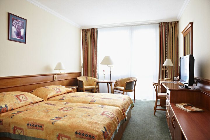 Room 2 of 42