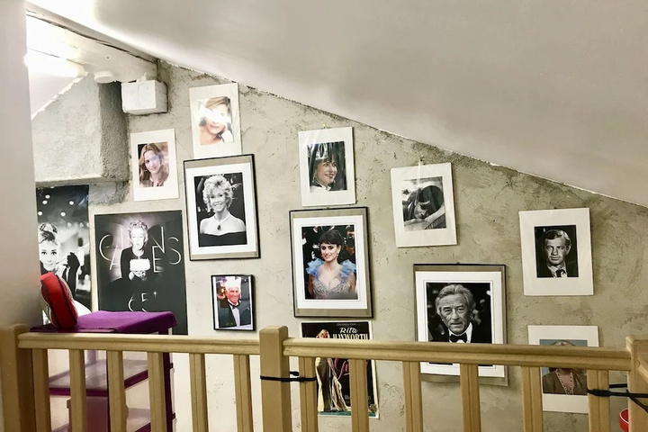 Room 10 of 18