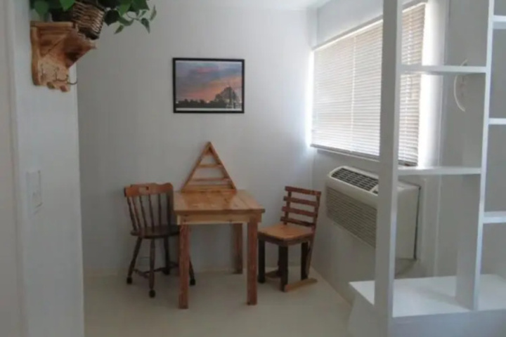 Room 9 of 13
