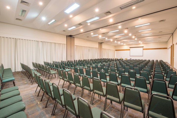 Ballroom/Hall 74 of 91