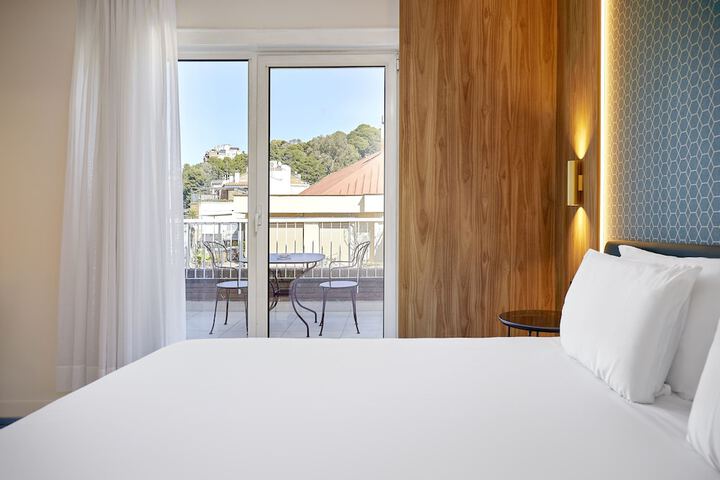 Room 17 of 36