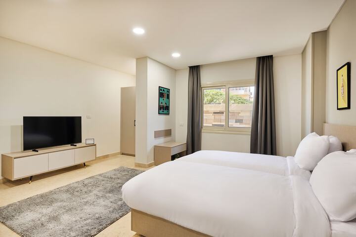 Room 4 of 16