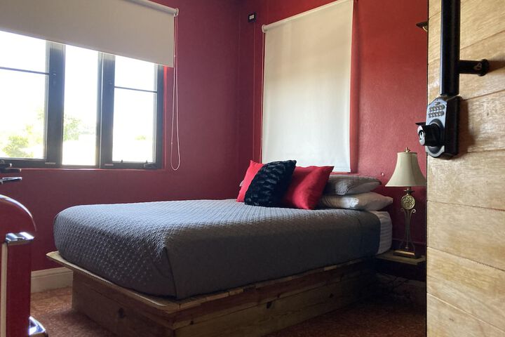 Room 22 of 98