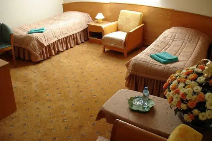 Room 2 of 10