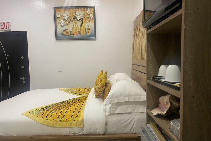 Room 5 of 165