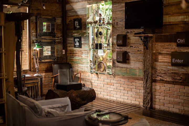Entrance & Lobby