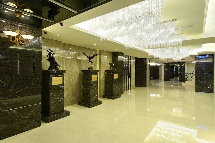 Ballroom/Hall 46 of 56